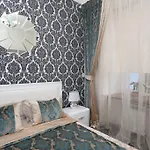 On Bunina 24 Appartamento